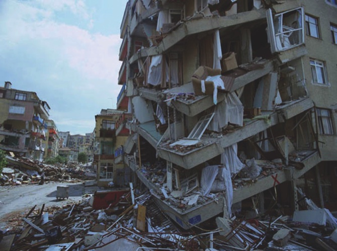 This Day in History  1999 - Turkey hit by huge earthquake  MACAU DAILY TIMES 澳門每日時報