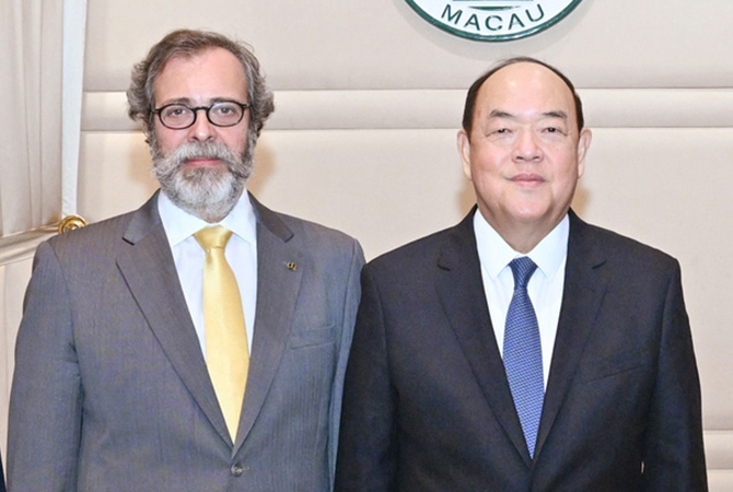 MACAU DAILY TIMES 澳門每日時報CE meets with Portuguese ambassador to China to