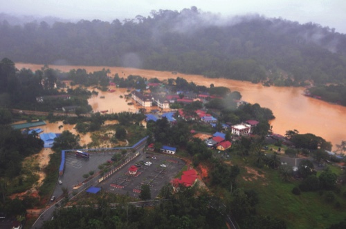 MACAU DAILY TIMES 澳門每日時報Malaysia  Monsoon floods force 160,000 to