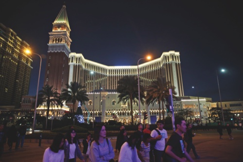 Las Vegas Sands beats profit forecasts, still keen on Macau