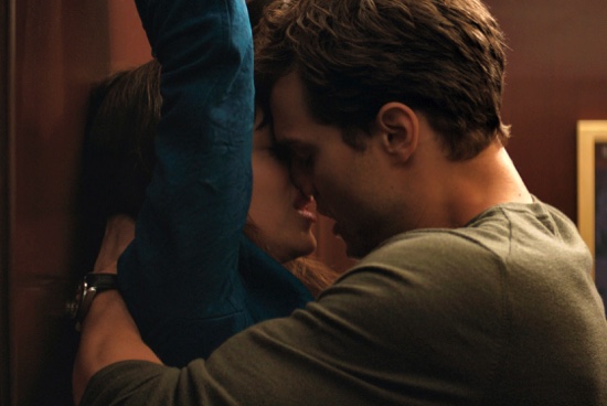 MACAU DAILY TIMES 澳門每日時報 » Offbeat | ‘Fifty Shades’ dominates box